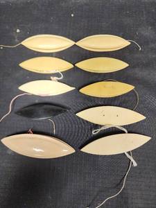 lot 430 image: 10 Vintage Tatting Shuttles