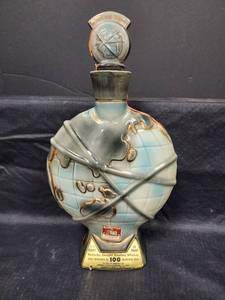 lot 444 image: 19641965 Worlds Fair Whiskey Decanter