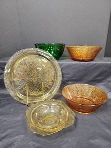 lot 453 image: Vintage Depression Glass Collection - Mixed Pieces