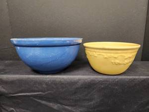 lot 454 image: 2 Crock Bowls One Blue and One Yellow with Floral Pattern