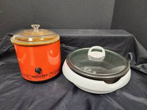 lot 464 image: Aroma Grillet 3 Quart 3 in 1 Indoor GrillSlow CookerSteamer and Rival Crock Pot