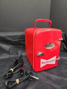 lot 468 image: Mini Budweiser Cooler