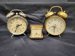 lot 475 image: 3 Alarm Clocks