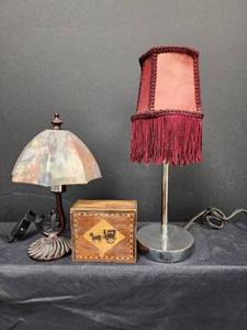 lot 483 image: 2 Small Lamps and Vintage Wooden Trinket Box