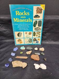 lot 485 image: Vintage Mineral and Crystal Specimen Collection