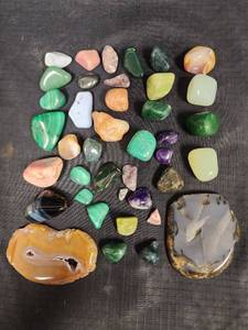 lot 492 image: Asst Polished Rocks and Geode Slabs