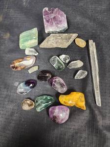 lot 493 image: Assorted Rocks, Crystals and Geode Piece