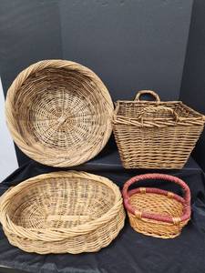 lot 516 image: Assortment of Large and 1 Small Basket