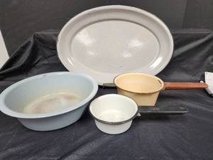 lot 555 image: Grey Enamel Platter, Bowls and 2 Pots