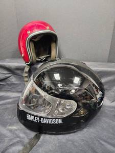 lot 558 image: Harley-Davidson Fully Modular Helmet with Drop Down Sun Visor XXL, and Small Red Old School Helmet