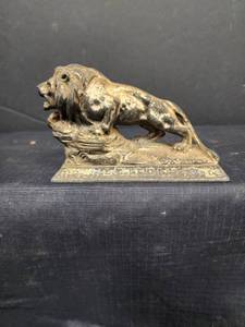 lot 564 image: Vintage Metal Lion award
