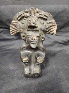 lot 565 image: Mayan Type Figure w Headdress