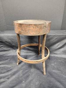 lot 568 image: Very Neat Antique Stool or Plant Stand 13in Tall