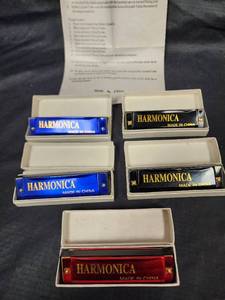 lot 571 image: Harmonicas- 2 Blue, 2 Black and 1 Red with simple instructions