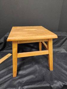 lot 587 image: Wooden Step Stool