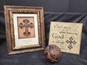 lot 592 image: Home Decor