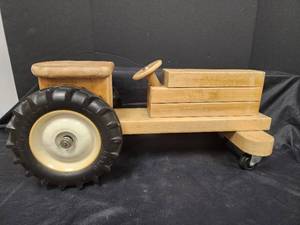 lot 595 image: Toddlers Ride-On Tractor