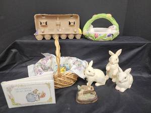 lot 606 image: Easter Decor