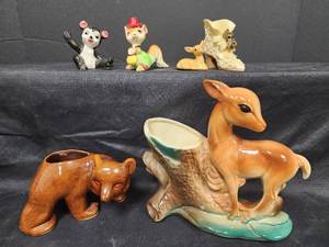 lot 609 image: Vintage Figurines and Planters