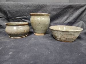 lot 612 image: Handcrafted Stoneware Pottery Set - Bowl, Vase, and Planter