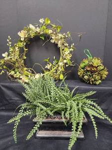 lot 618 image: Greenery and Planter