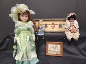 lot 621 image: 3 Dolls and 2 Pictures
