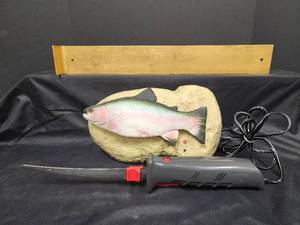 lot 622 image: Singing Trout, Electric Fillet Knife by American Angler and Fish Ruler