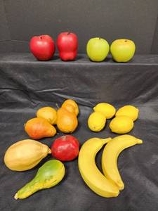 lot 623 image: Very Realistic Looking Faux Fruit