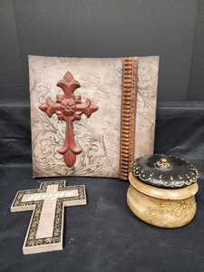 lot 636 image: Home Decor
