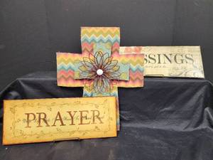 lot 637 image: Home Decor