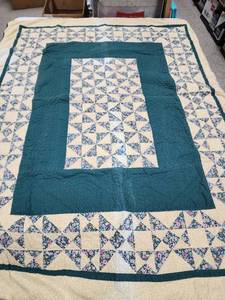 lot 12 image: Handmade Floral Pattern Quilt with Teal Border 66in. x 82in.