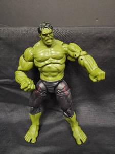 lot 20 image: Vintage Marvel Avengers Hulk Action Figure - 6 Inch Articulated Figure
