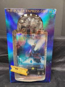 lot 37 image: The Polar Express Deluxe Gift Set with BRIO Train and Snow Globe