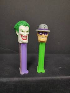 lot 39 image: DC Comics PEZ Dispensers - Joker and Riddler Set
