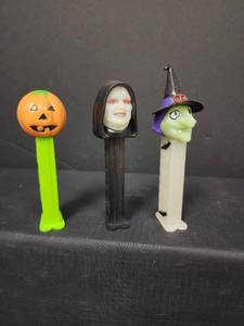 lot 40 image: Vintage Halloween PEZ Dispensers - Pumpkin, Ghost, Witch Set