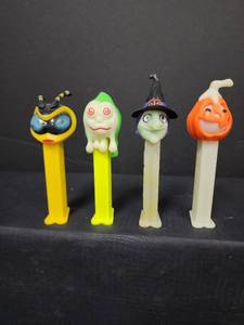 lot 41 image: Vintage Halloween PEZ Dispensers Set - Bee, Ghost, Witch, Pumpkin