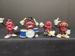 lot 43 image: Vintage California Raisins PVC Figurine Set - 4 Characters