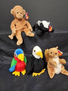lot 50 image: Ty Beanie Babies Collection - Monkey, Skunk, Parrot, Eagle, and Squirrel