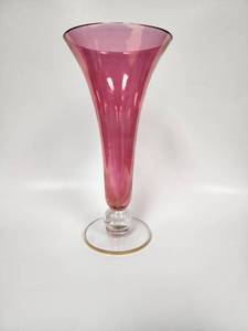 lot 59 image: Vintage 10 Liberty Craftworks Cranberry Trumpet Glass Vase.