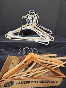 lot 665 image: Mixed Lot of Plastic and Wooden Clothes Hangers