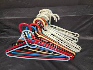 lot 668 image: Plastic Clothes Hangers Multi-Color Set