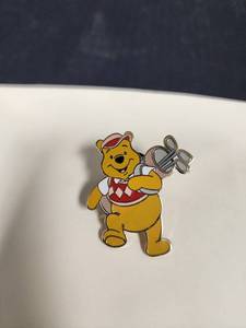 lot 76 image: Disney Pin Trading 2002 Collectible Pin
