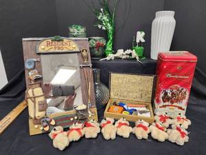 lot 85 image: Assorted Home Decor and Niknacs