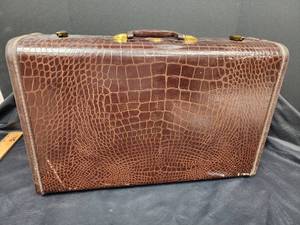 lot 92 image: Vintage Samsonite Croc-Embossed Leather Suitcase Denver Colorado 21x12x8