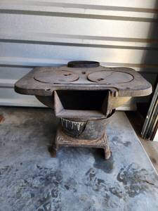 lot 95 image: Antique Cast Iron Wood Stove No. 8