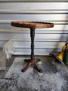 lot 98 image: Antique Victorian Cast Iron Pedestal Side Table with Wooden Top