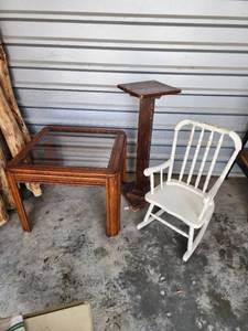 lot 683 image: Vintage Furniture Set - Glass Top End Table, Wooden Pedestal Stand, White Rocking Chair