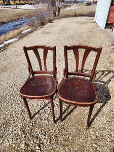 lot 695 image: Vintage Bentwood Chairs - Set of 2