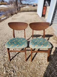 lot 696 image: Mid-Century Modern Dining Chairs with Teal Patterned Upholstery