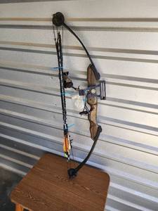 lot 705 image: Darton Model 300WX Compound Bow Serial E8414